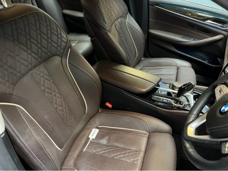 2020 BMW 5 Series €32950 2020 BMW 530E LUXURY EDITION JOY+ 2.0 AUTOMATIC / CRUISE CONTROL / 360° PARKING CAMERA / ELECTRIC MEMORY & HEATED SEATS / HEATED REAR SEATS / AMBIENT LIGHTS €32,950 thumbnail