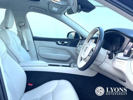 2023 Volvo XC60 T6 PHEV Core AWD €44,950