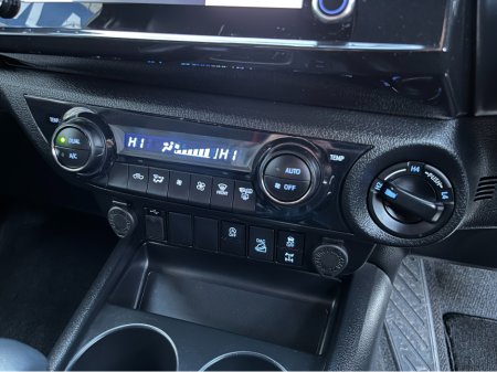 2023 Toyota Hilux GR SPORT AUTOMATIC 2.4 DIESEL //LOW MILES//HIGH SPEC//360 PARKING CAMERAS//KEYLESS ENTRY//ADAPTIVE CRUISE CONTROL// thumbnail