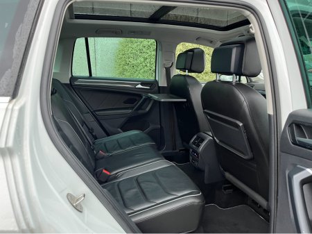 2020 Volkswagen Tiguan R-LINE AUTOMATIC 150HP 1.5 TSI //MASSIVE SPEC//FULL LEATHER//PANORAMIC GLASS ROOF//SAT NAV// €34,950 thumbnail