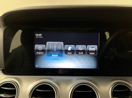 2017 Mercedes-Benz E Class 220d Avantgarde - 17 Inch Alloys - Reversing Camera - Panoramic Sunroof - Ambient Lighting - Sat Nav - Climate Control - Electric Heated Memory Seats - Keyless Start - Auto Lights/Wipers thumbnail