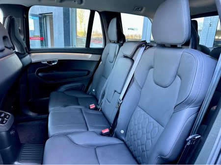 2025 Volvo XC90 CORE T8 PHEV AWD AUTO thumbnail