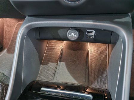 2022 Volvo XC40 T4 PLUS DARK RECHARGE AUTOMATIC **ONE OWNER / APPLE CARPLAY / BLIND SPOT ASSIST / ELECTRIC BOOTLID / HEATED FRONT & REAR SEATS / HEATED STEERING WHEEL / REVERSE CAMERA / WIRELESS PHONE CHARGING** €34,900 thumbnail