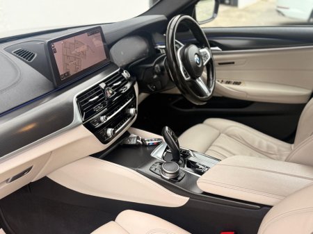 2022 BMW 5 Series - thumbnail 21