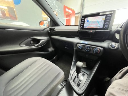 2021 Toyota Yaris - thumbnail 13