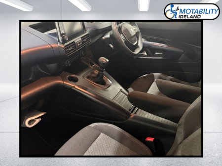 2023 Peugeot Rifter Wheelchair Accessible €42,995 thumbnail