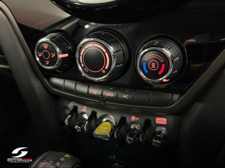 2022 MINI Countryman (221) COUNTRYMAN E ALL4 CLA CLASSIC €32,995 thumbnail