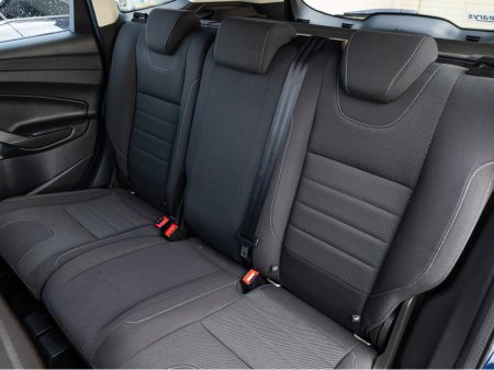 2015 Ford Kuga ZETEC 2.0 TDCI 120PS FWD 4 4DR €11,950 thumbnail