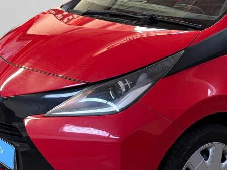 2015 Toyota Aygo X-PLAY VVT-I €7,995 thumbnail