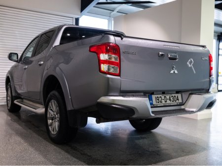 2019 Mitsubishi L200 SUPERCHARGER 17MY INTENSE 6MT CREWC 2.5 DID CR 4WORK CREWCAB 4DR €19,500 thumbnail