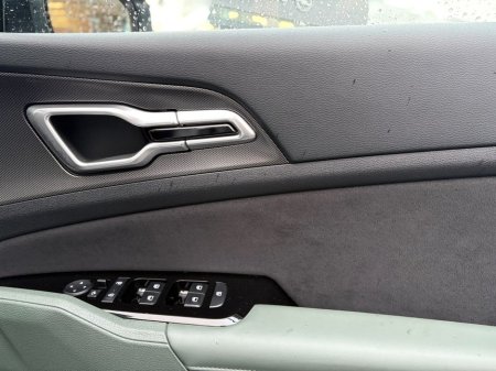 2025 Kia Sportage 1.6 Plug in hybrid €44,995 thumbnail