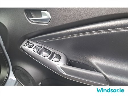 2023 Nissan Juke HYBRID 1.6 SV PREMIUM €27,995 thumbnail