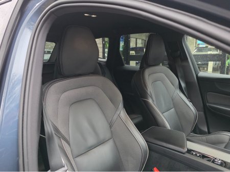 2023 Volvo XC60 2.0 B4 PLUS DARK AUTO. HUGE SPEC. FINANCE ARRANGED. SIMI. AA APPROVED. €42,950 thumbnail