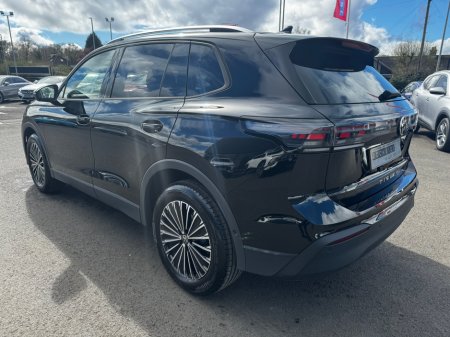 2025 Volkswagen Tiguan - thumbnail 2