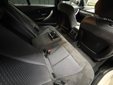 2017 BMW 3 Series - thumbnail 31