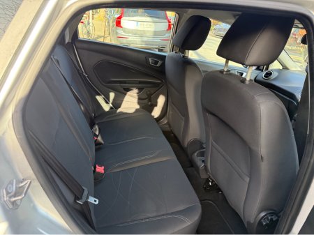 2016 Ford Fiesta - thumbnail 11