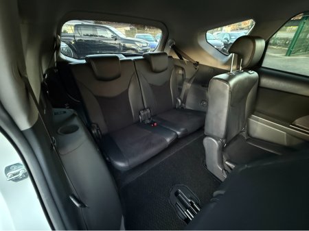 2013 Toyota Prius Alpha - thumbnail 9