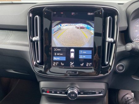 2022 Volvo XC40 - thumbnail 9