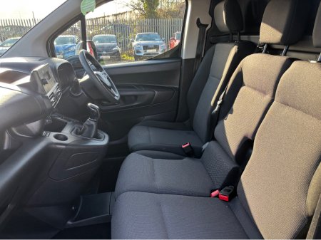 2021 Opel Combo 1.5 3 Seater price is €10406 plus vat €10,406