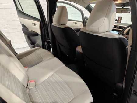 2019 Nissan Leaf - thumbnail 16