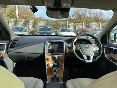 2017 Volvo XC60 - thumbnail 17