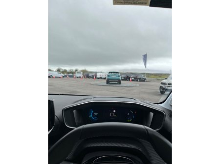 2023 Peugeot 208 - thumbnail 13