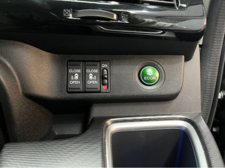 2018 Honda Stepwagon €24950 2018 HONDA STEPWAGON SPADA G HYBRID SENSING 7 SEATS 2.0 AUTOMATIC / CRUISE CONTROL / REVERSE CAMERA / ELECTRIC DOORS €24,950 thumbnail