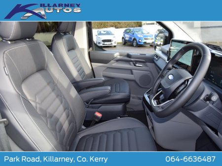 2026 Ford Tourneo Custom 2026 PHEV Tourneo Custom Limited 2.5 Auto thumbnail