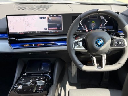 2026 BMW 5 Series - photo 4