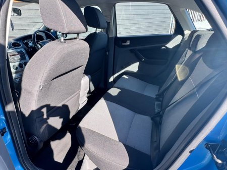 2010 Ford Focus - thumbnail 10