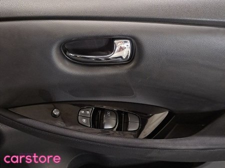 2018 Nissan Leaf - thumbnail 16