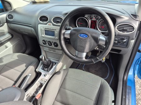 2011 Ford Focus - thumbnail 13