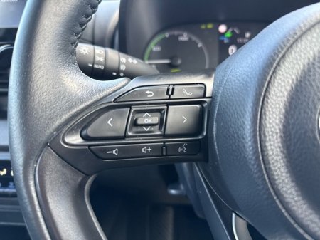 2023 Toyota Yaris HYBRID LUNA // REAR CAMERA // TOYOTA SAFETY SENSE // BLUETOOTH // AIR CON // FULL WARRANTY €23,945 thumbnail