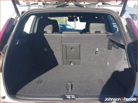 2025 Volvo XC40 2.0 B3 163bhp MHEV Plus Dark (Heated Windscreen / Heated Seats / Cruise Control) €48,900 thumbnail