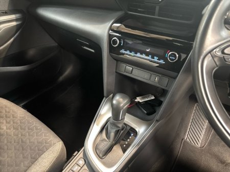 2023 Toyota Yaris Cross LUNA SPORT HYBRID AUTO €28,950 thumbnail