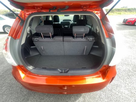 2014 Toyota Prius Alpha - thumbnail 8