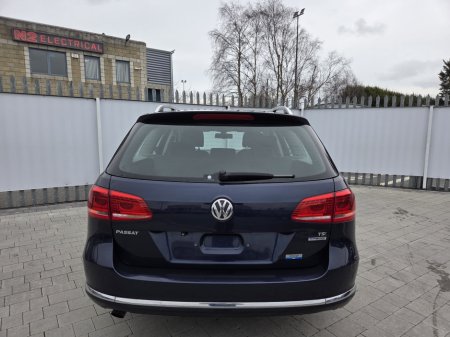 2011 Volkswagen Passat - thumbnail 9