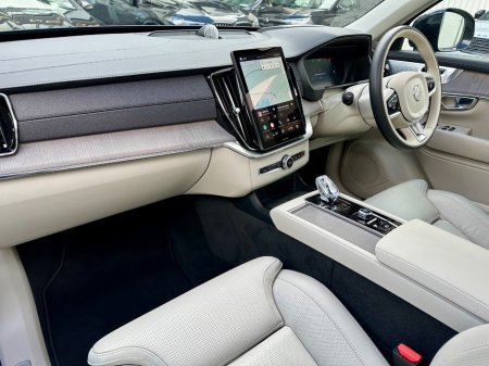 2025 Volvo XC90 - thumbnail 10