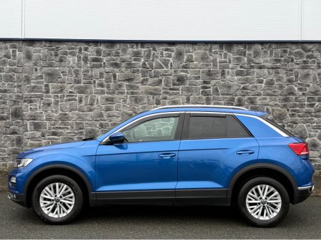 2022 Volkswagen T-Roc DESIGN 1.0 TSI 110HP 5DR €23,950 thumbnail