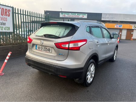 2014 Nissan Qashqai 1.5 DSL SV 4DR €8,950 thumbnail