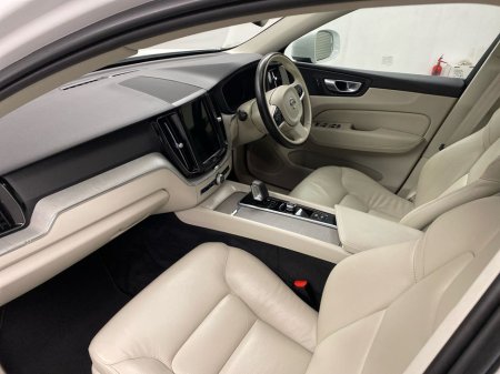 2023 Volvo XC60 2 YEARS VOLVO SELEKT WARRANTY T6 core PHEV 350hp €42,995 thumbnail