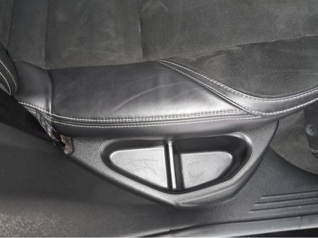 2016 Volvo V40 D2 R-DESIGN ED 5DR thumbnail