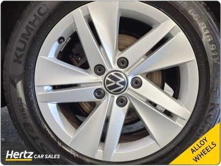 2024 Volkswagen Golf LIFE 110HP Petrol Manual €25,995 thumbnail