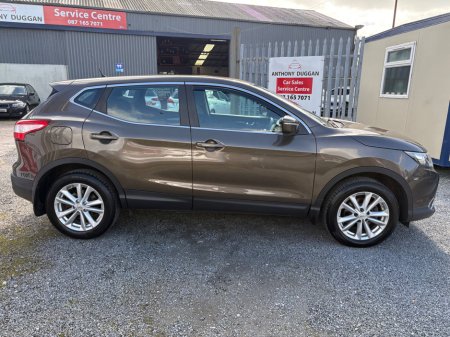 2014 Nissan Qashqai - view 2