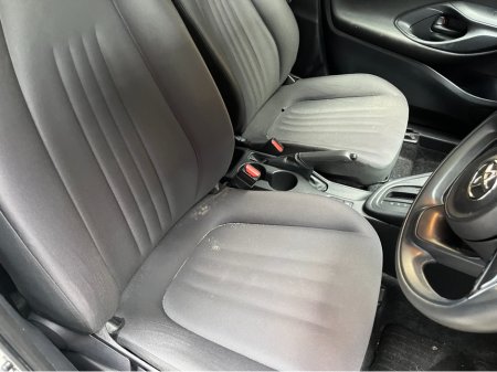 2020 Toyota Yaris - thumbnail 9