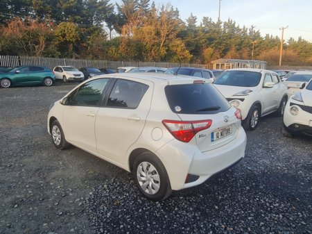 2018 Toyota Vitz - thumbnail 10