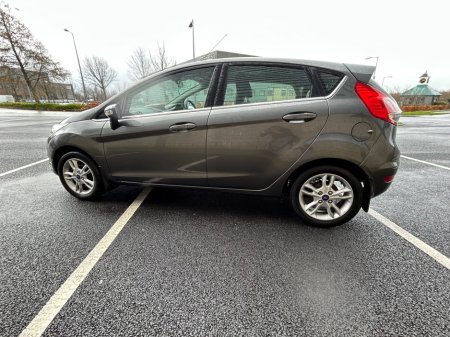 2016 Ford Fiesta - thumbnail 4