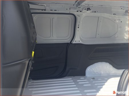 2025 Opel Combo Komfort 2300 L2H1 1.5 (100PS) €21,500 thumbnail