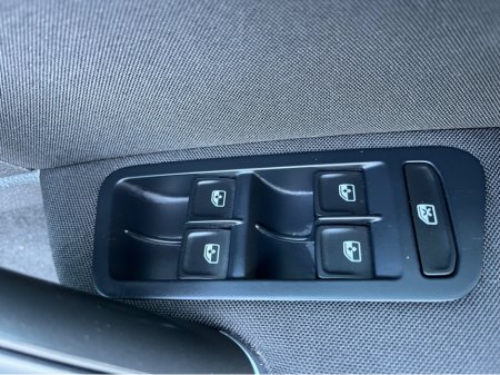 2019 Volkswagen Golf - thumbnail 13