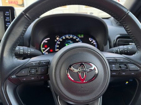 2023 Toyota Yaris Cross CROSS LUNA SPORT €28,888 thumbnail